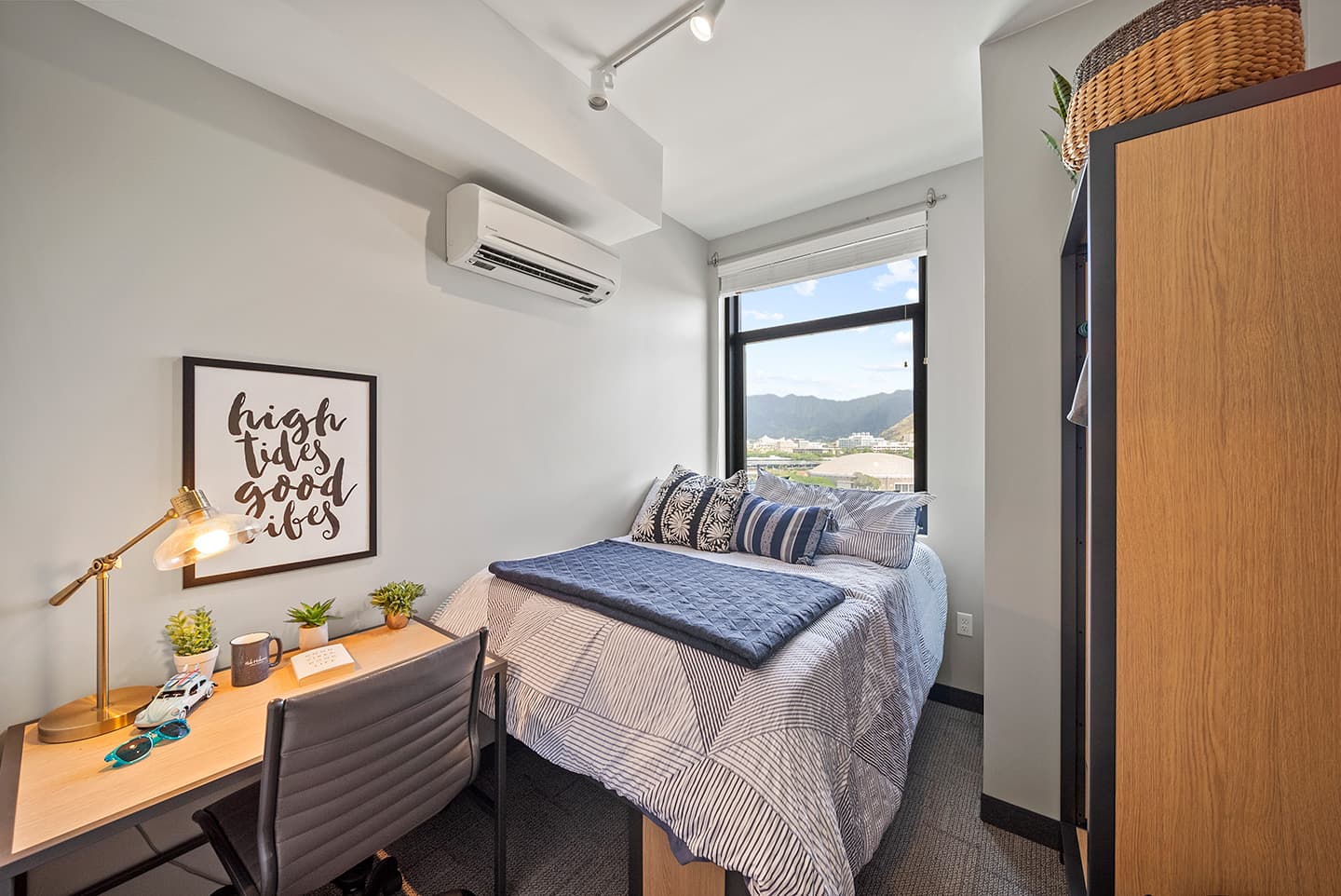 image.title image.title